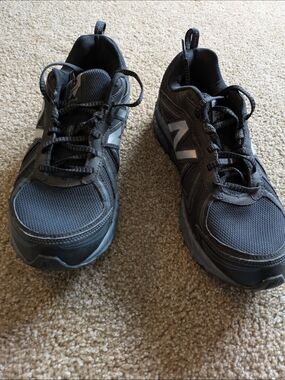 New Balance Men's Black Athletic Walking Shoes